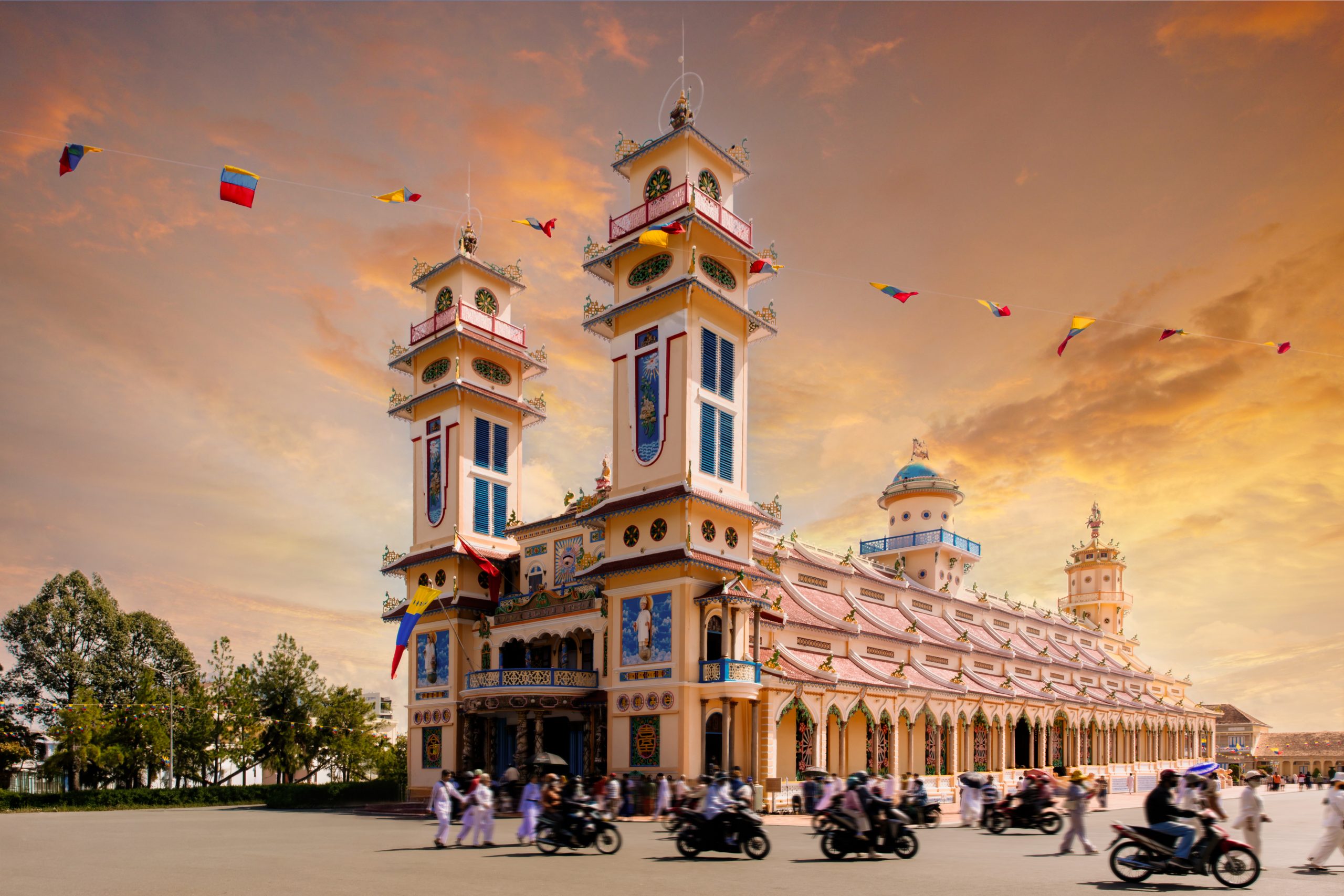 Quá trình xây dựng Tòa Thánh Tây Ninh gần 100 năm trước diễn ra như thế nào?