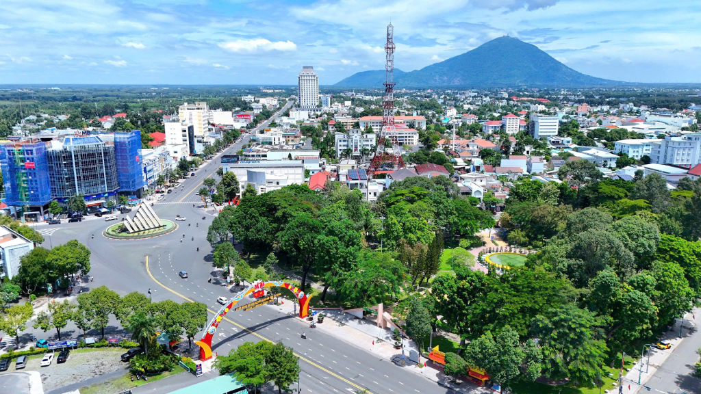 Tây Ninh công bố điều chỉnh quy hoạch tỉnh với 3 trung tâm, 6 hành lang kinh tế